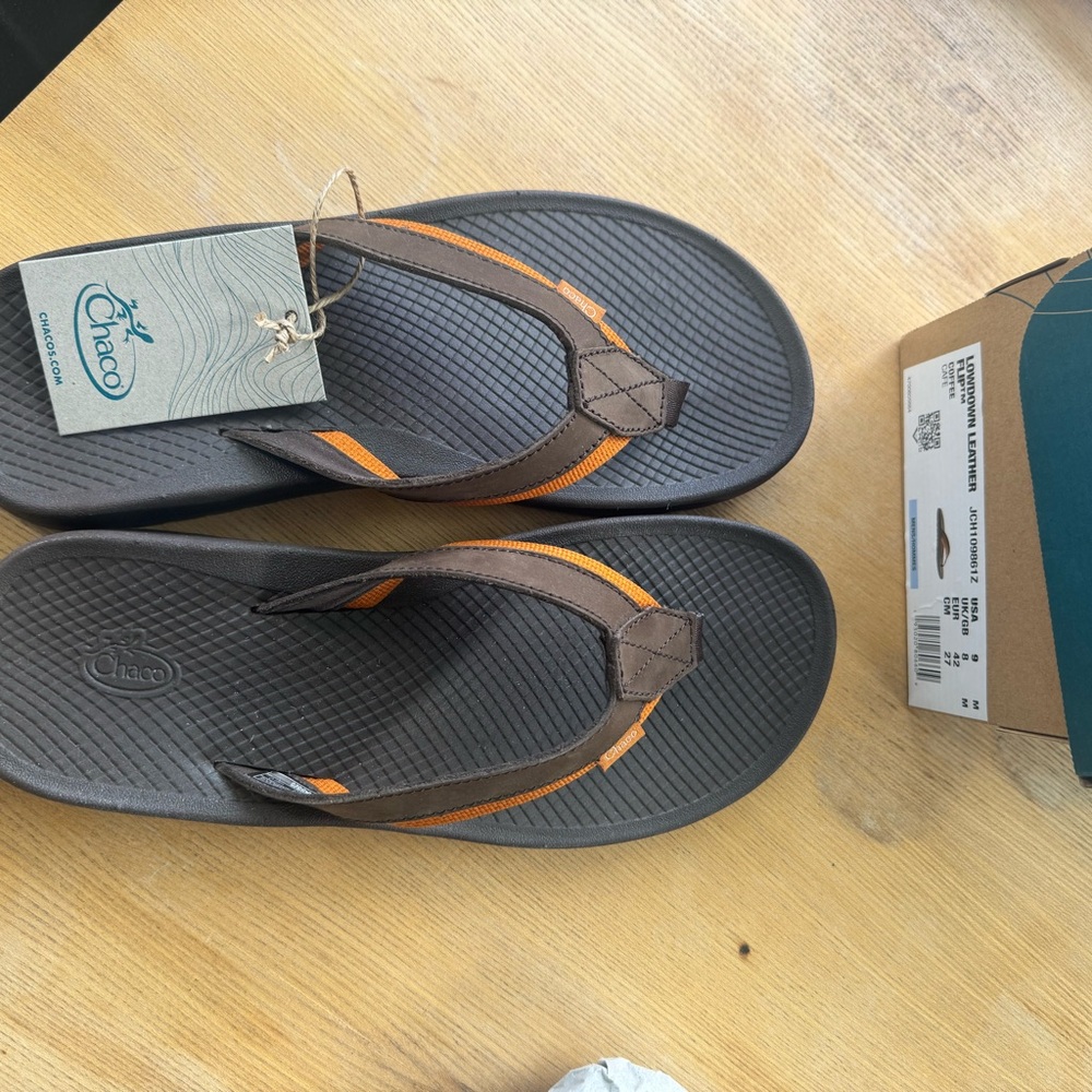 Chaco Lowdown Leather Flip in Coffee